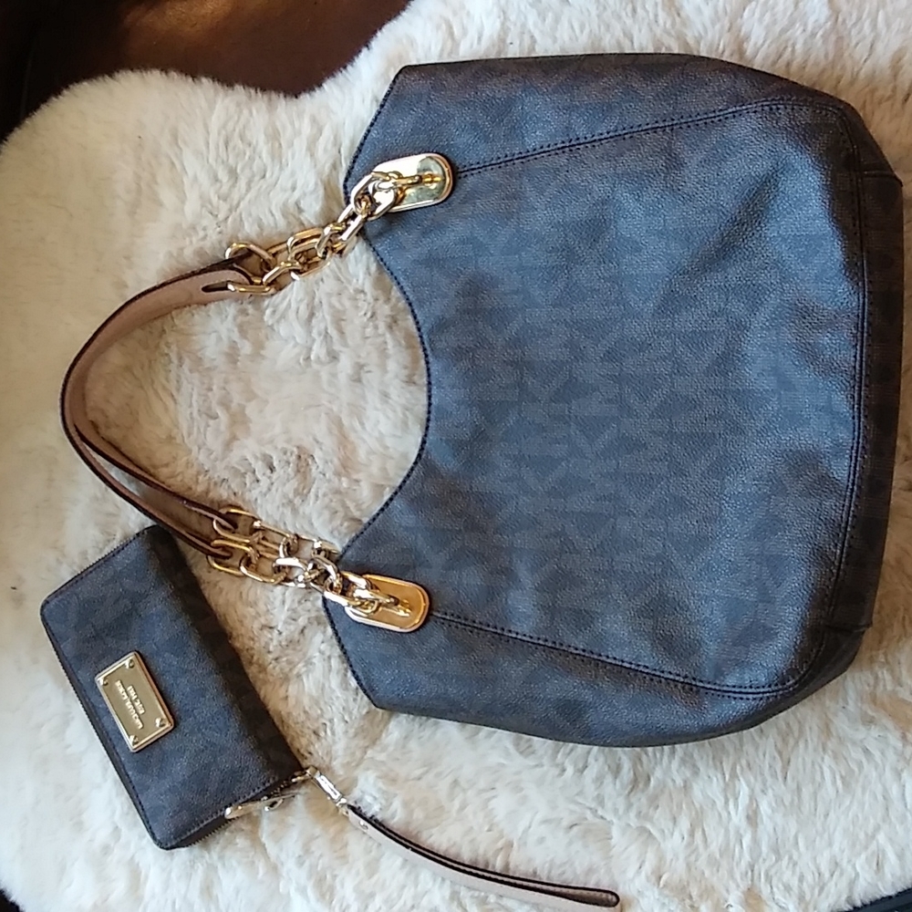 VGUC. Michael kors tote (matching wallet sold separately).